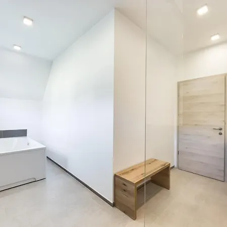 Chic With Balcony And In Apartment *